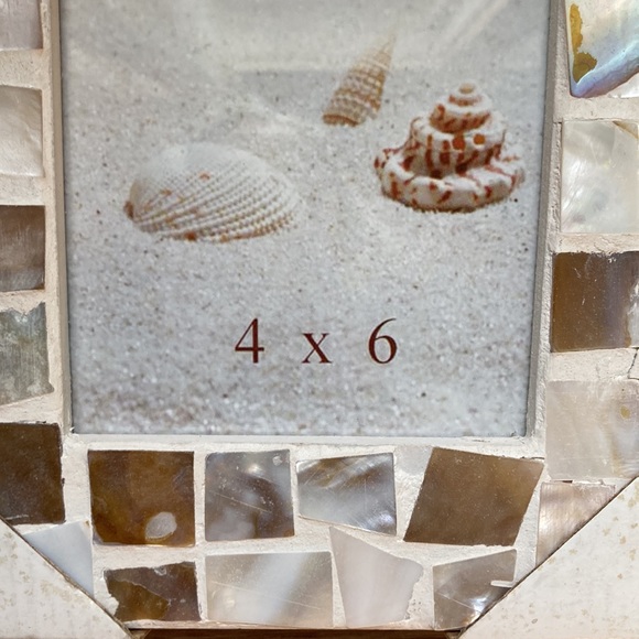 Three white frames one with shells bundle - Picture 5 of 13